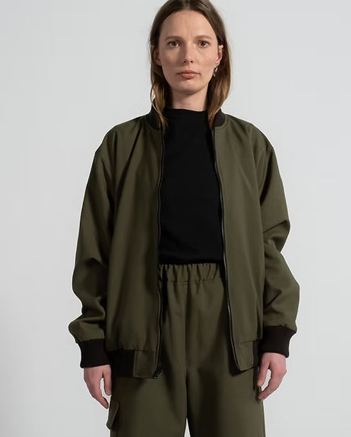 1ER MAI - Reversible Bomber Jacket in olive green/black – odeyalo